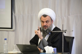 با توجه به مصوبه ستاد کرونا ادامه دروس آیت الله هادوی تهرانی صرفاً از طریق فضای مجازی خواهد بود.