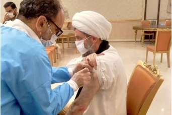 آیت الله هادوی تهرانی دوز دوم واکسن کوو ایران برکت را دریافت کرد