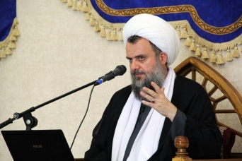 انتظار امکانات ویژه داشتن برای پیشرفت مادی و معنوی، توقع باطلی است